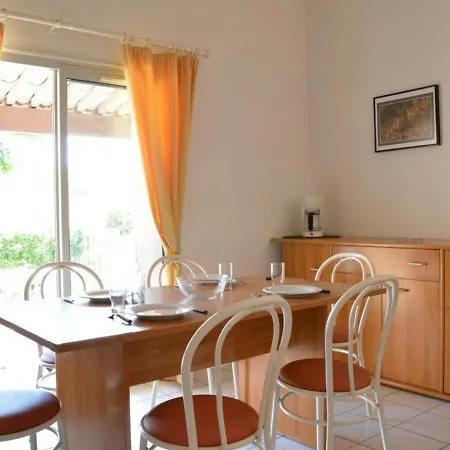 Holiday home Familiale 8 Pers. A 600m De La Avec Piscine Et Terrasse Ensoleillee A Cap D'agde - Fr-1-249-103 *